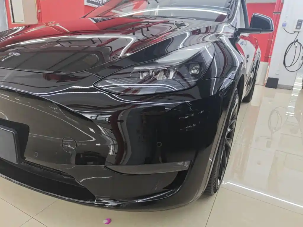 Tesla Model Y — миниатюра 24