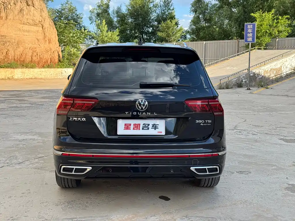 Volkswagen Tiguan L L 2022 380TSI AT R-Line 7 мест