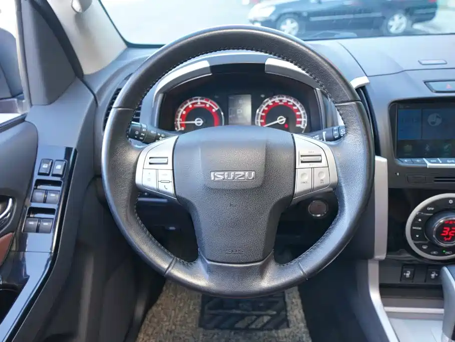 Isuzu MU-X — миниатюра 5