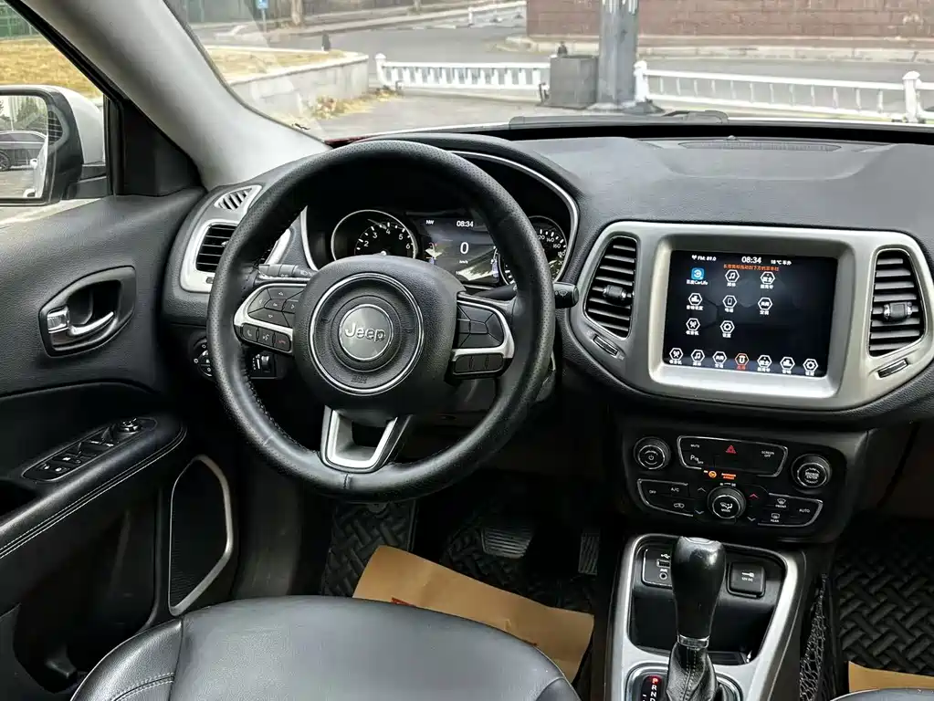 Jeep Compass — миниатюра 6