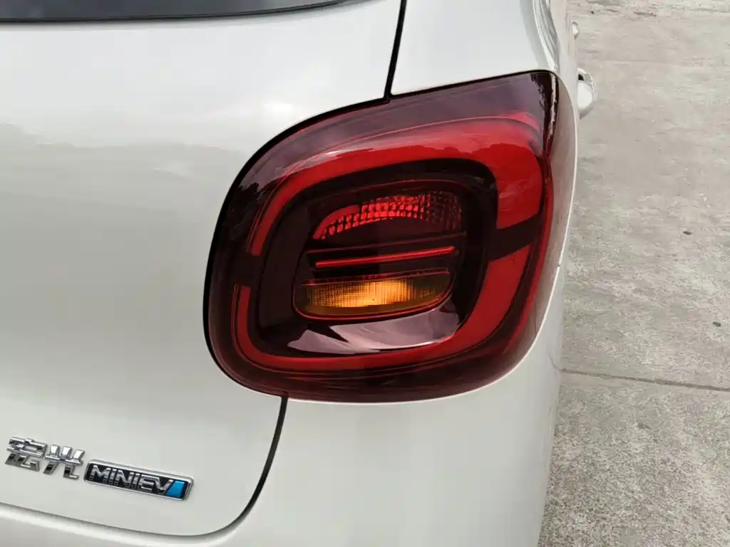 Wuling MINIEV — миниатюра 8