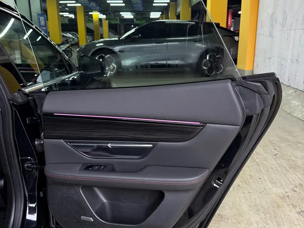 XPeng P7 — миниатюра 27