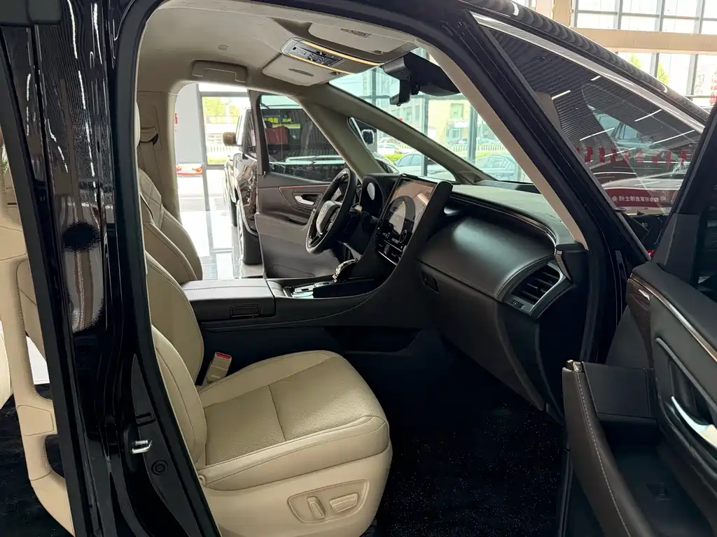 Toyota Alphard — миниатюра 16