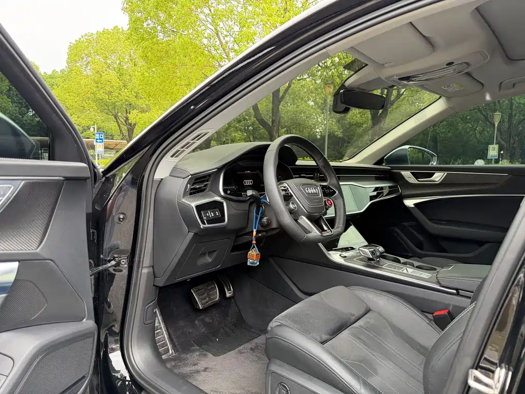 Audi A6 2024 Avant 45 TFSI