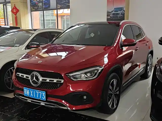 MERCEDES-BENZ GLA