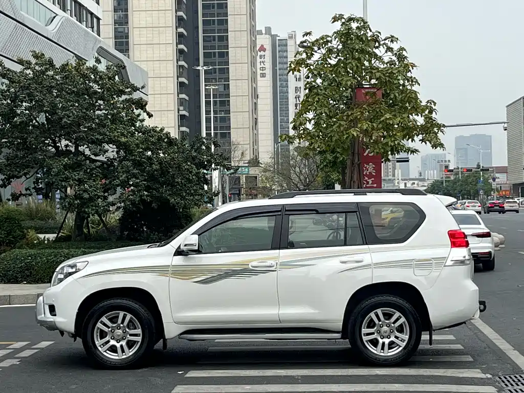 Toyota Land Cruiser Prado 2010 4.0L AT VX NAVI