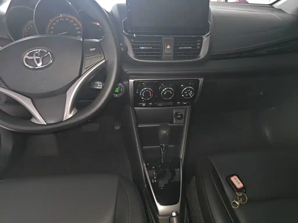 Toyota Yaris L — миниатюра 10