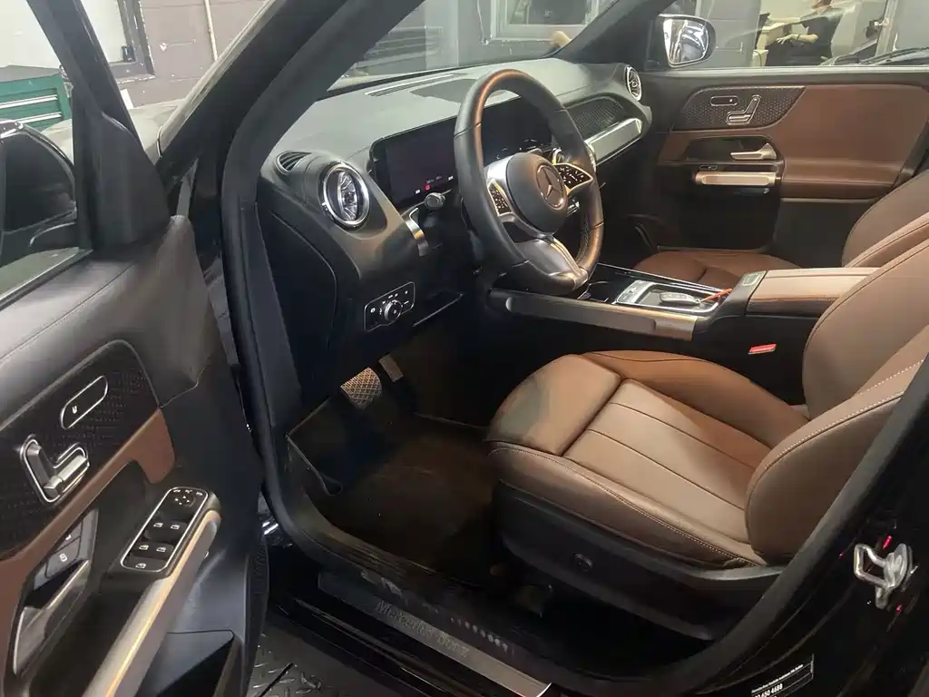 Mercedes-Benz GLB — миниатюра 8