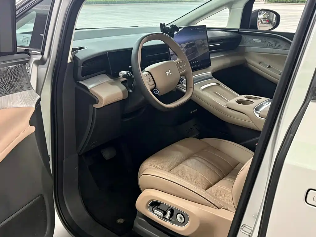 XPeng X9 — миниатюра 4