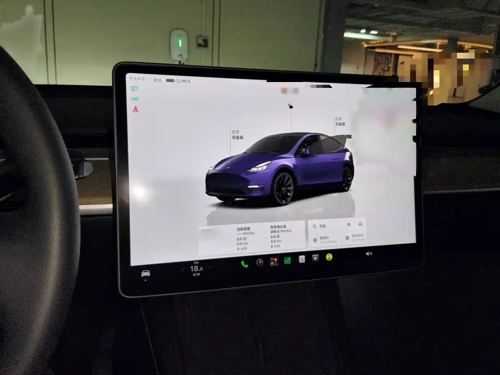 Tesla Model Y — миниатюра 6