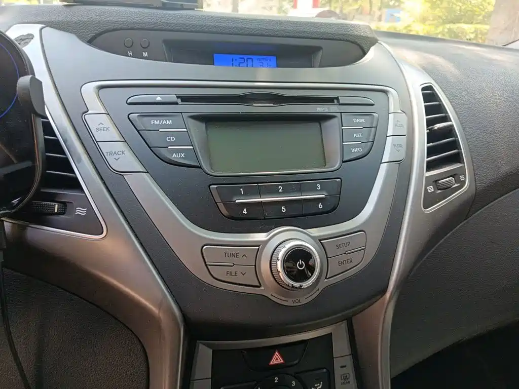 Hyundai Elantra Langdong — миниатюра 9