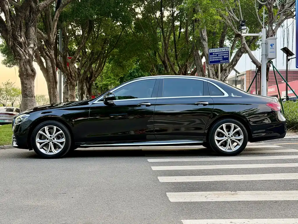 Mercedes-Benz E-Class — миниатюра 6