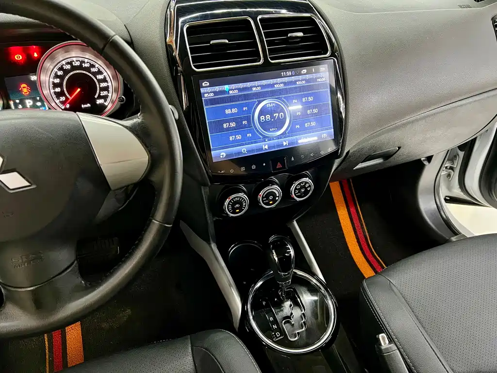 Mitsubishi ASX — миниатюра 12