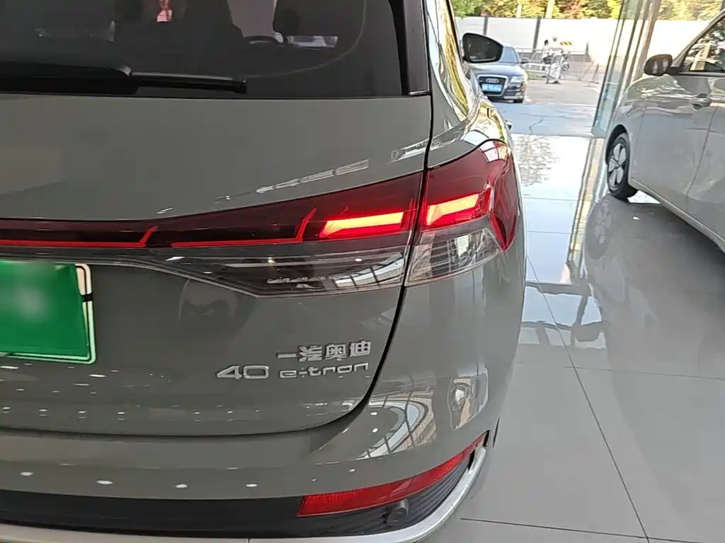 Audi Q4 e-tron — миниатюра 8