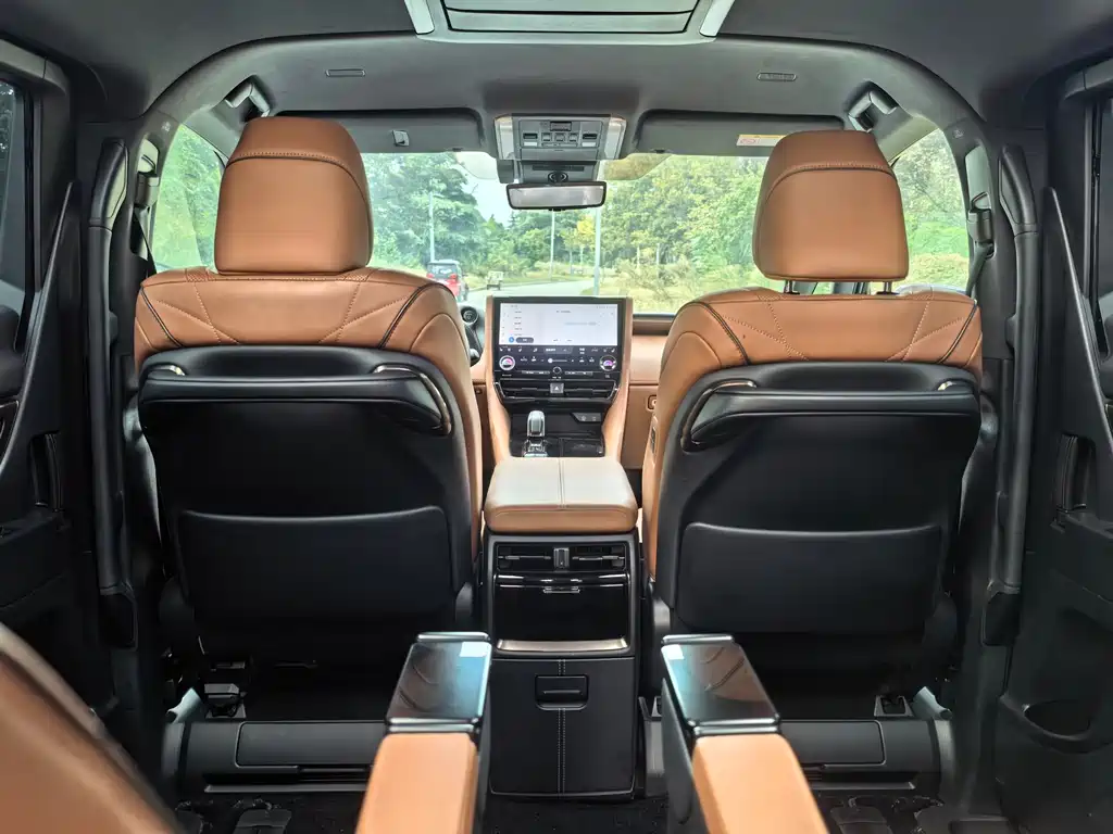 Toyota Vellfire — миниатюра 12