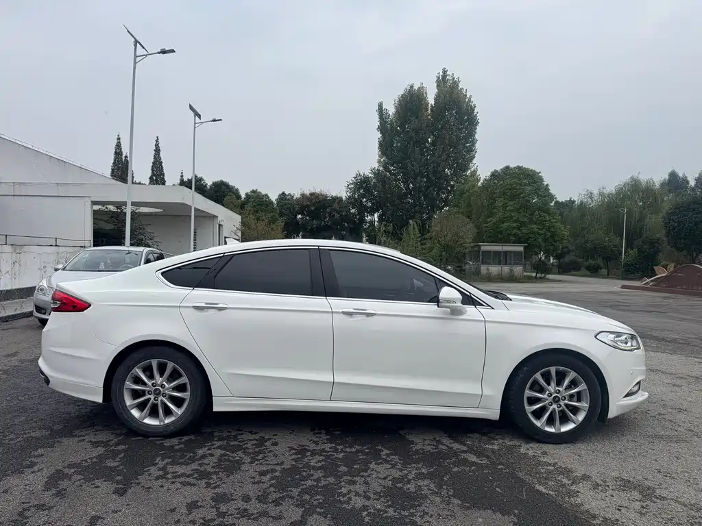 Ford Mondeo — миниатюра 8