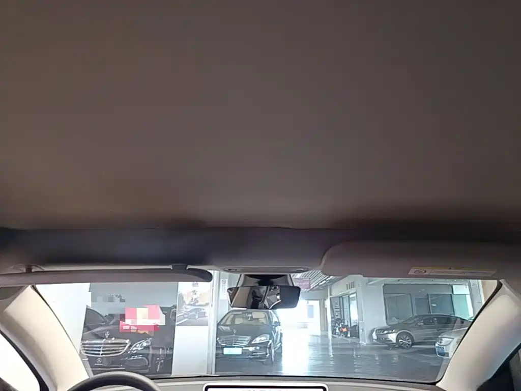 Tesla Model 3 — миниатюра 18