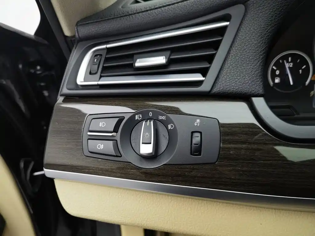 BMW 7 Series — миниатюра 21