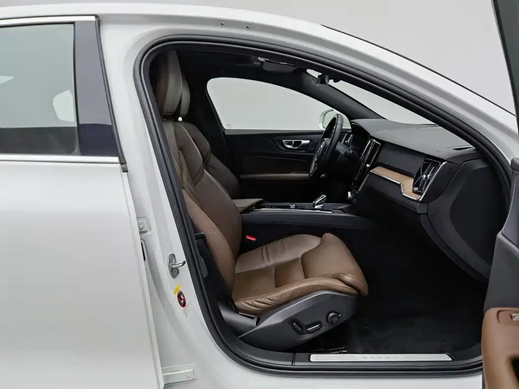 Volvo S60 — миниатюра 23