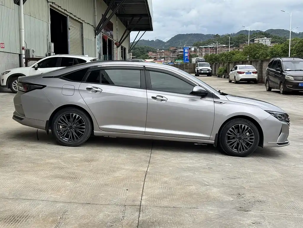 DONGFENG YI HYUN MAX