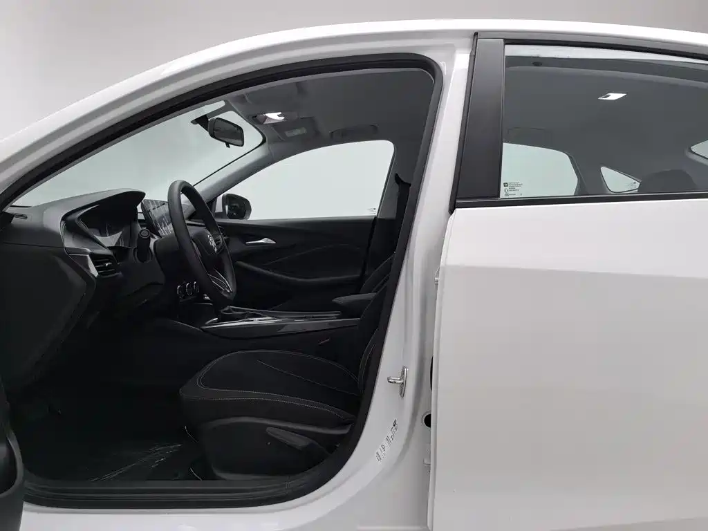 Buick Verano — миниатюра 10