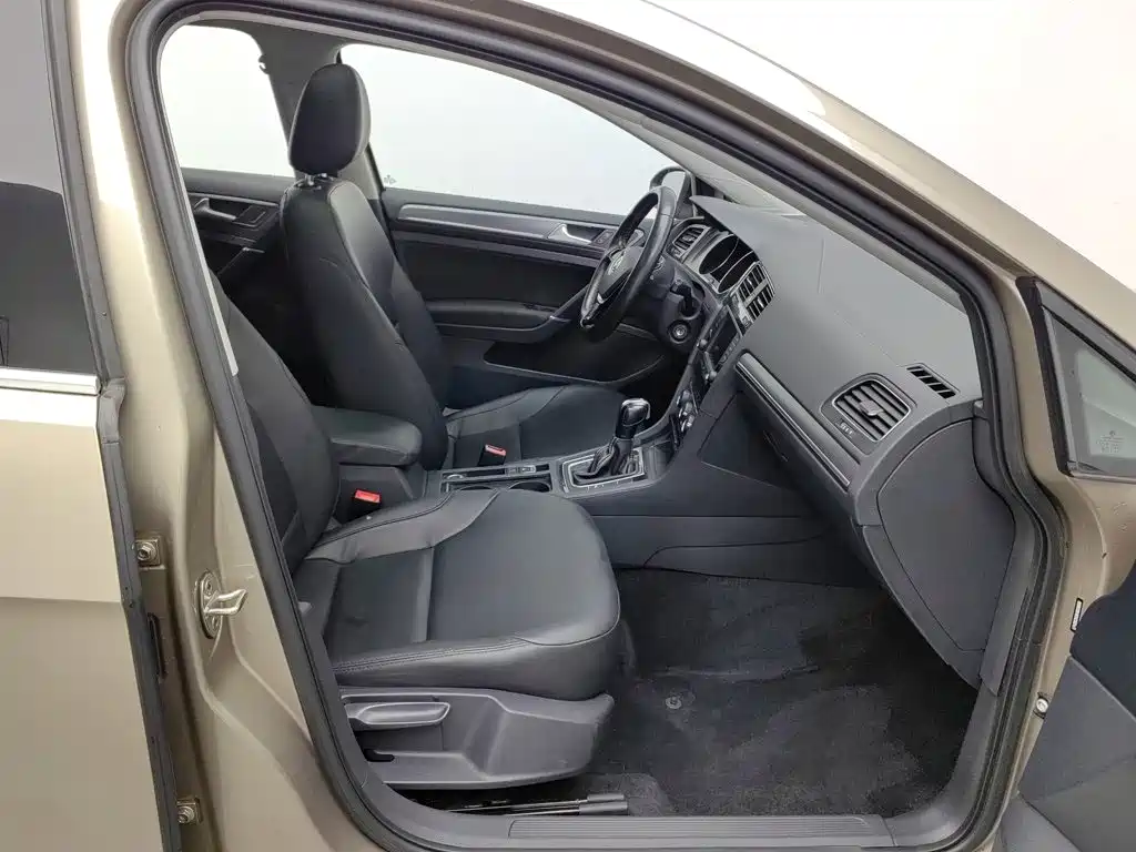 Volkswagen Golf — миниатюра 23