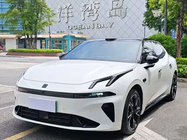 Lynk & Co 07