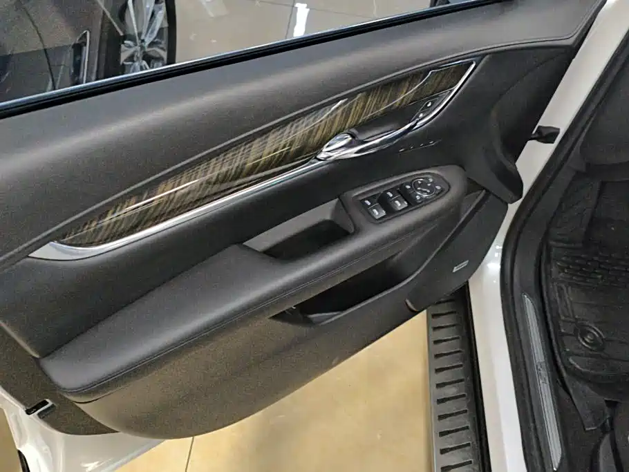 Cadillac XT5 — миниатюра 7