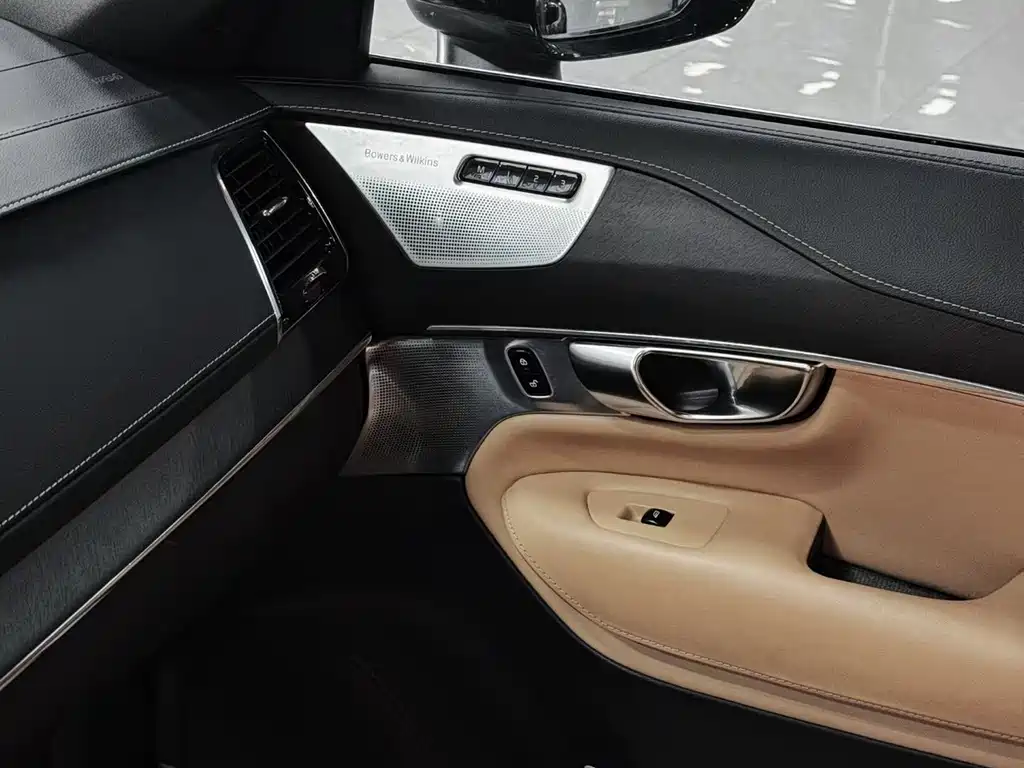 Volvo XC90 — миниатюра 6