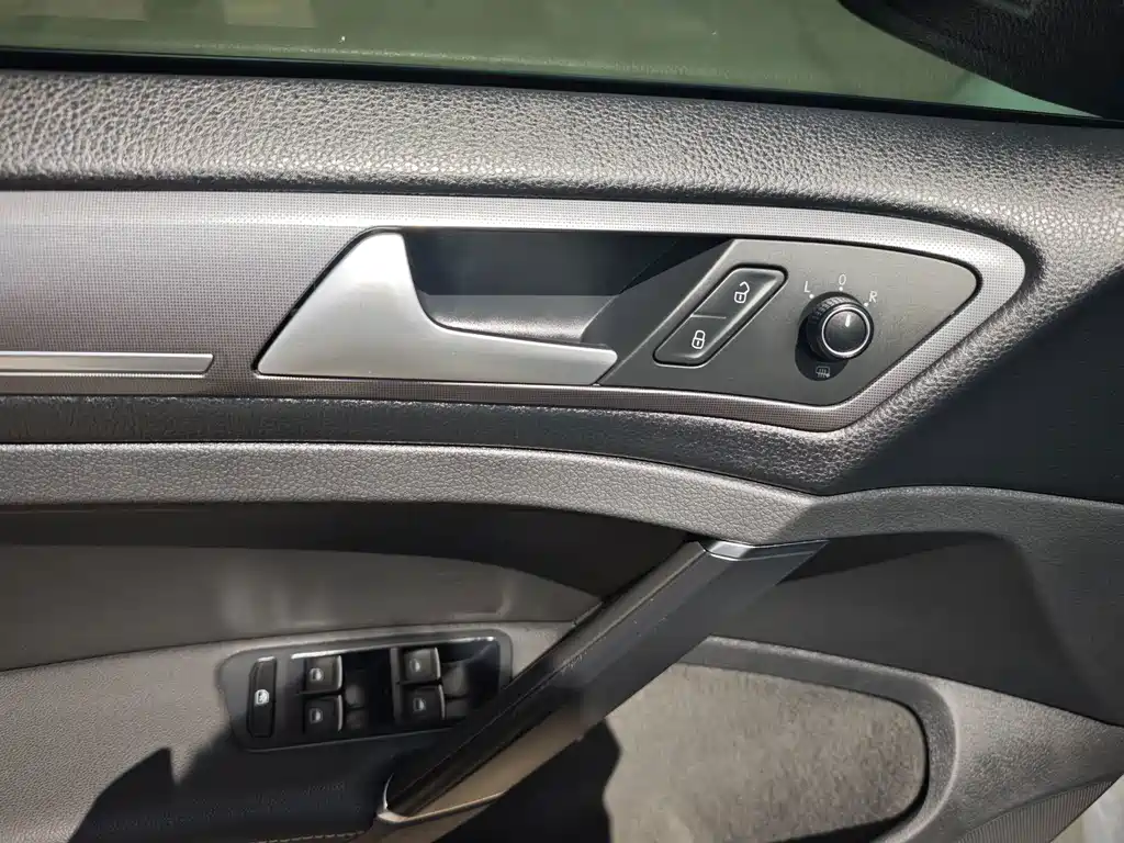 Volkswagen Golf — миниатюра 13