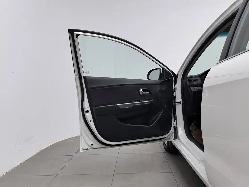 Kia K2 — миниатюра 8