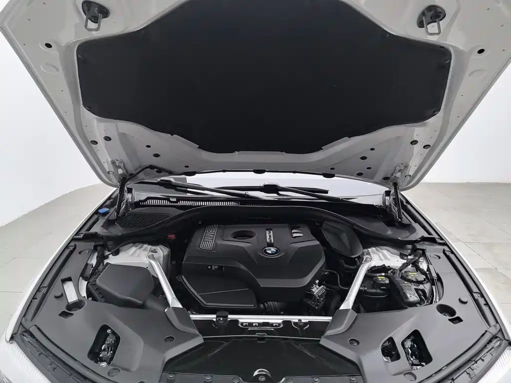 BMW 5 Series — миниатюра 6