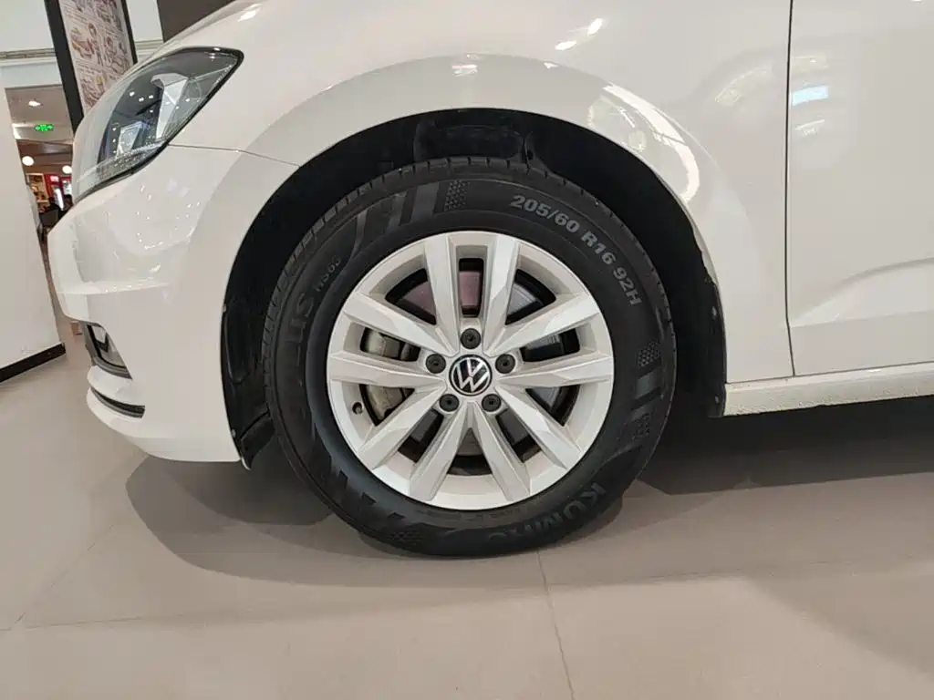 Volkswagen Touran — миниатюра 23