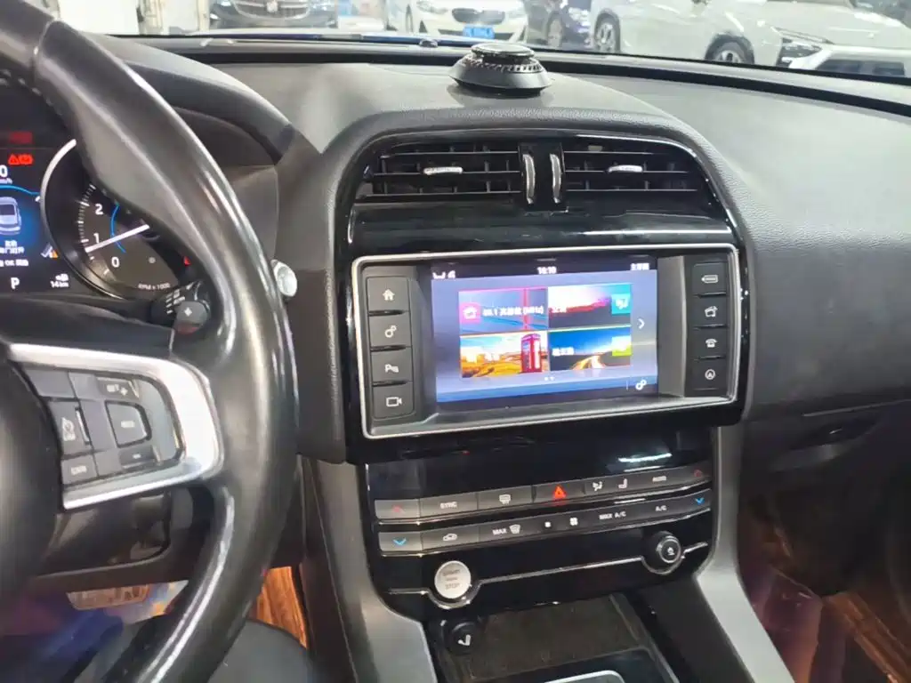 Jaguar F-PACE — миниатюра 13