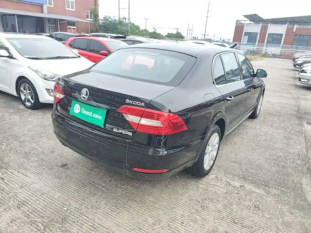 Skoda Superb — миниатюра 7