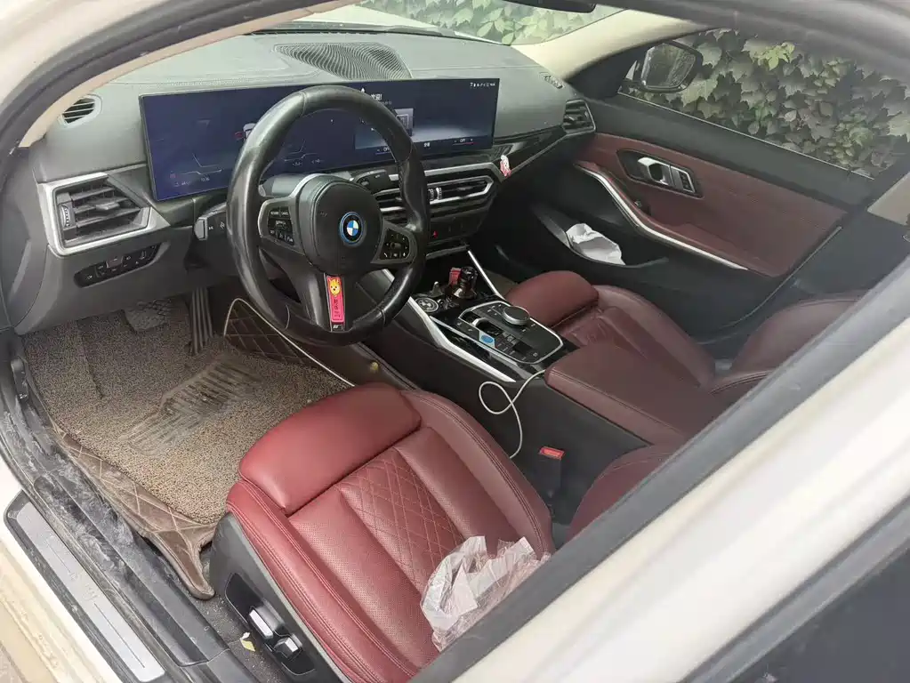 BMW i3 2022 eDrive 35 L
