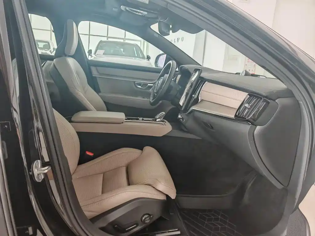 Volvo S90 PHEV — миниатюра 24