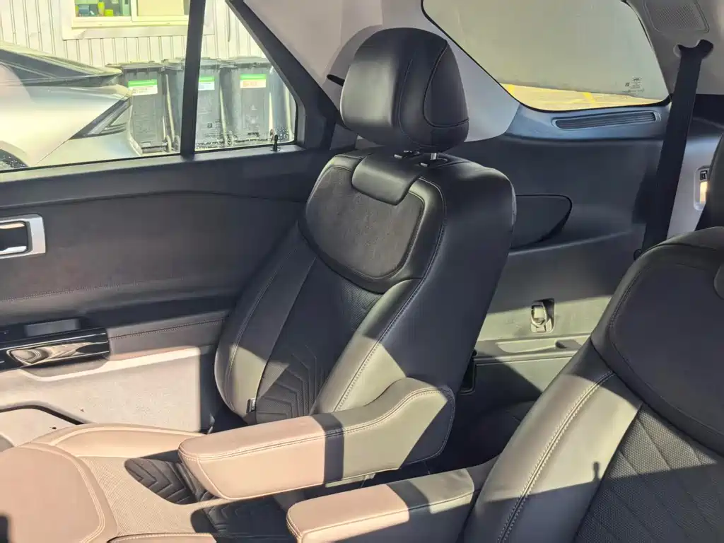 Ford Explorer — миниатюра 13