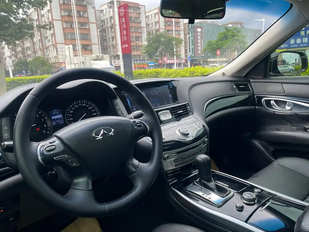 Infiniti Q70 — миниатюра 16