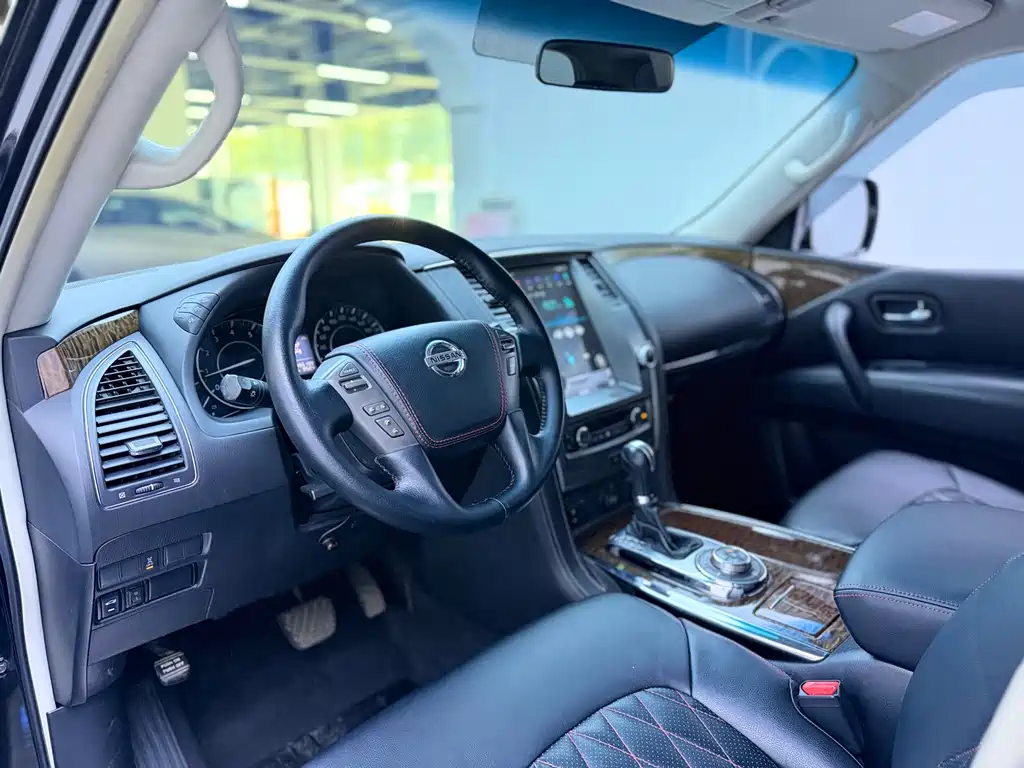 Nissan Patrol — миниатюра 5