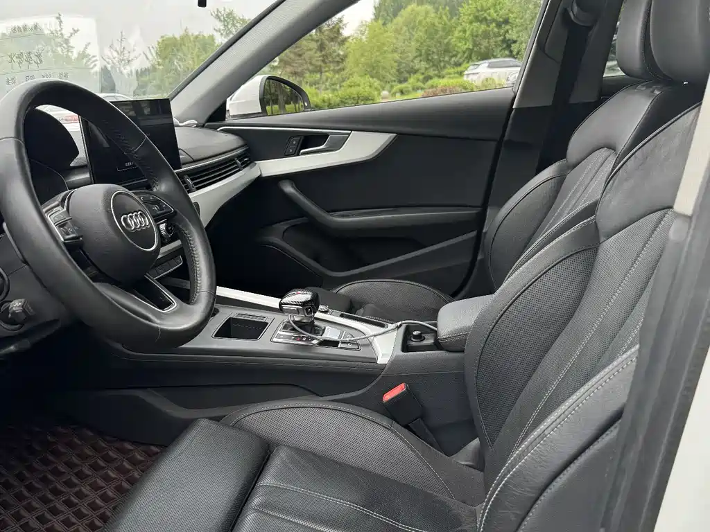 Audi A4L 2024 40 TFSI Luxury
