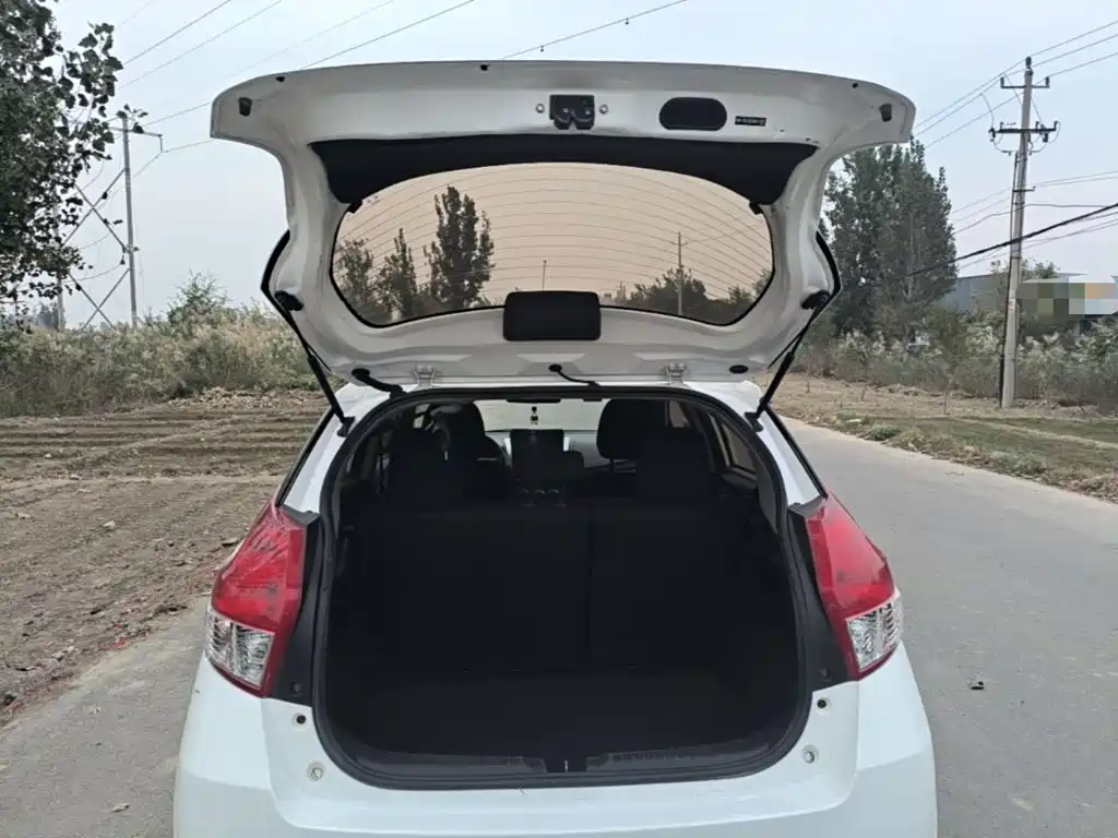 Toyota Yaris L — миниатюра 19