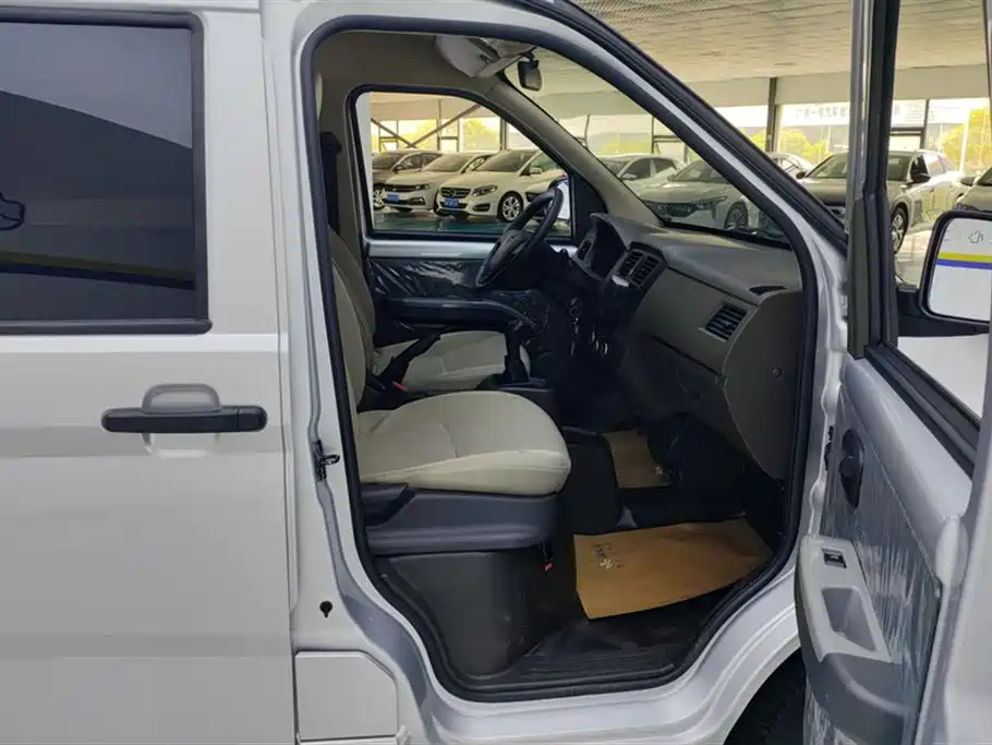 Wuling RongguangS S 2023 1.5L 5/7 мест