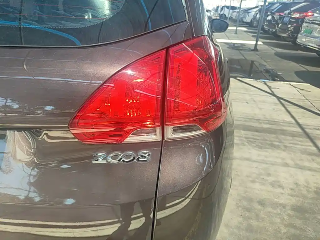 Peugeot 2008 — миниатюра 8