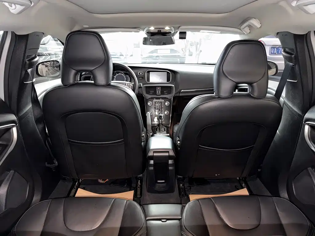 Volvo V40 — миниатюра 11