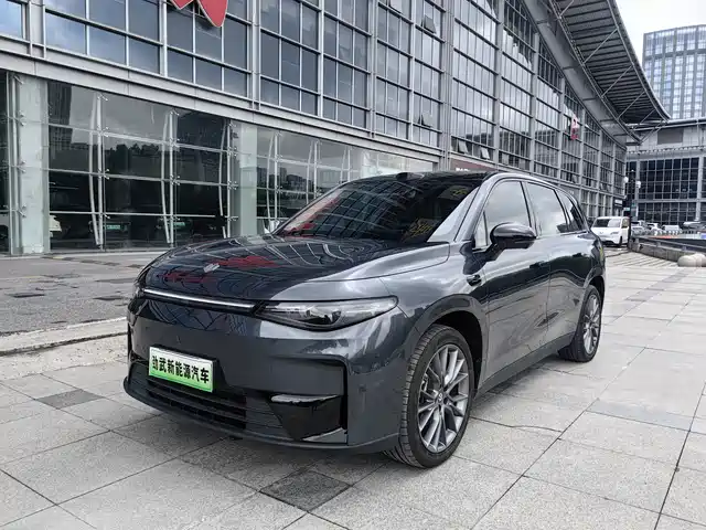 Leapmotor C10