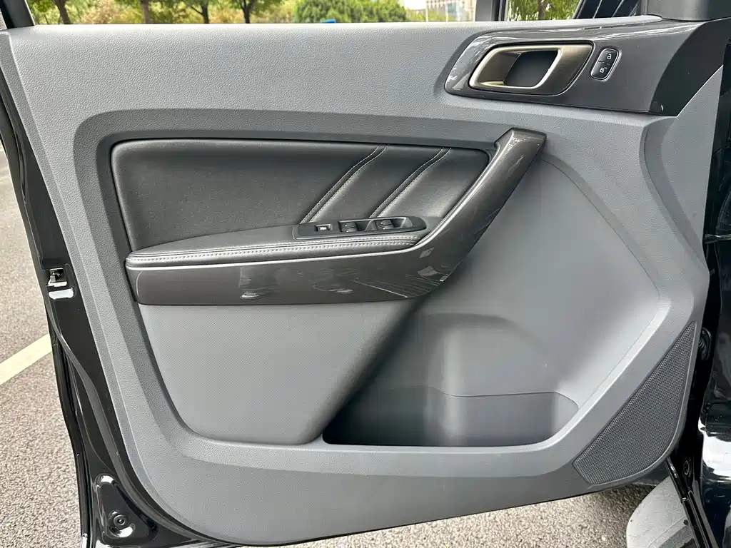 Ford Everest — миниатюра 12