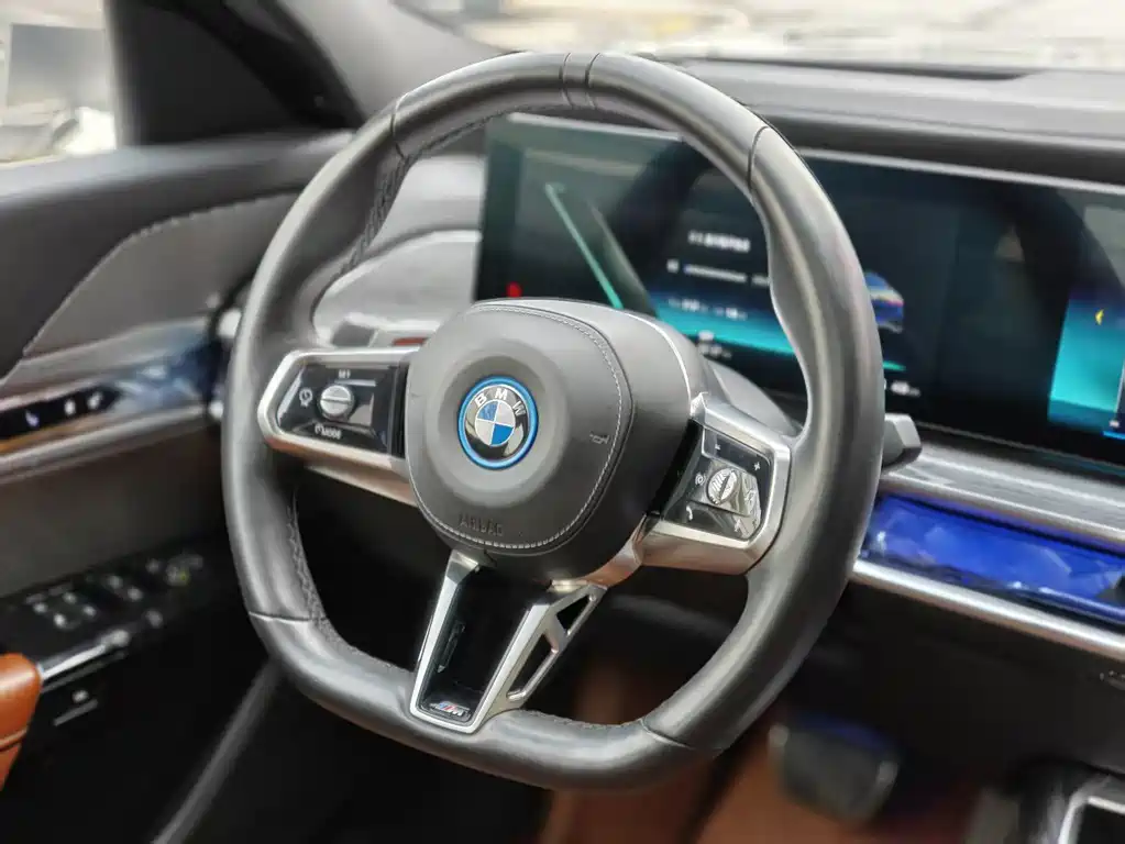 BMW I7