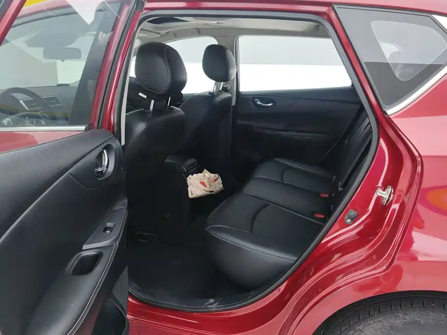 Nissan Tiida — миниатюра 11