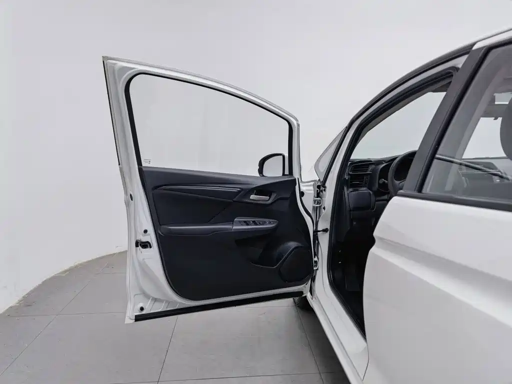 Honda Fit — миниатюра 8